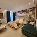 Aparthotel Luxury *