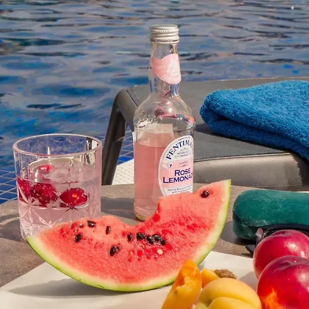 Luxury Golem (Tirana)