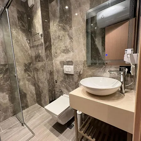 Luxury * Golem (Tirana)