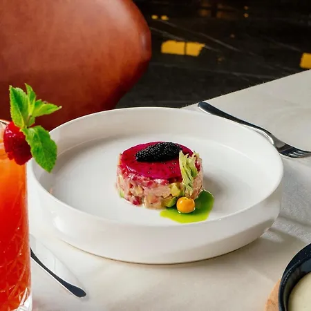 Luxury Golem (Tirana)